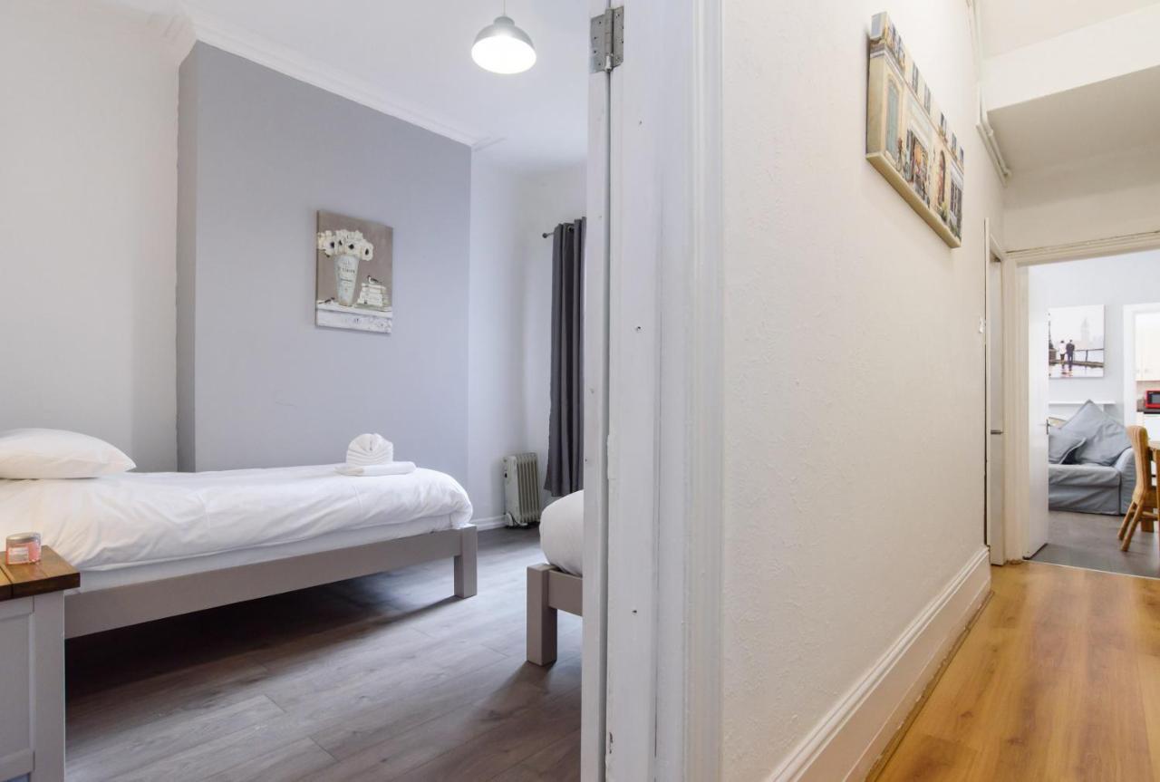 Handpost Lodge Newport  Ngoại thất bức ảnh