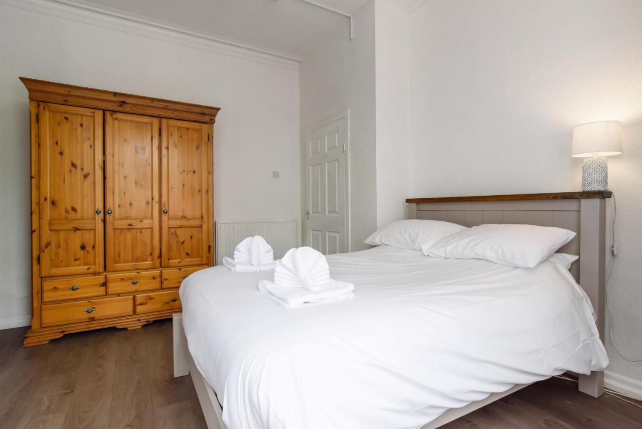 Handpost Lodge Newport  Ngoại thất bức ảnh