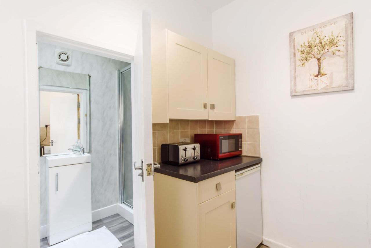 Handpost Lodge Newport  Ngoại thất bức ảnh